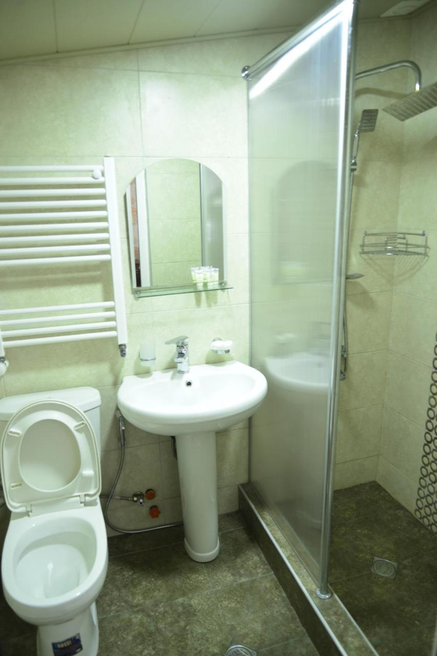 Hotel Victoria Borjomi Luaran gambar