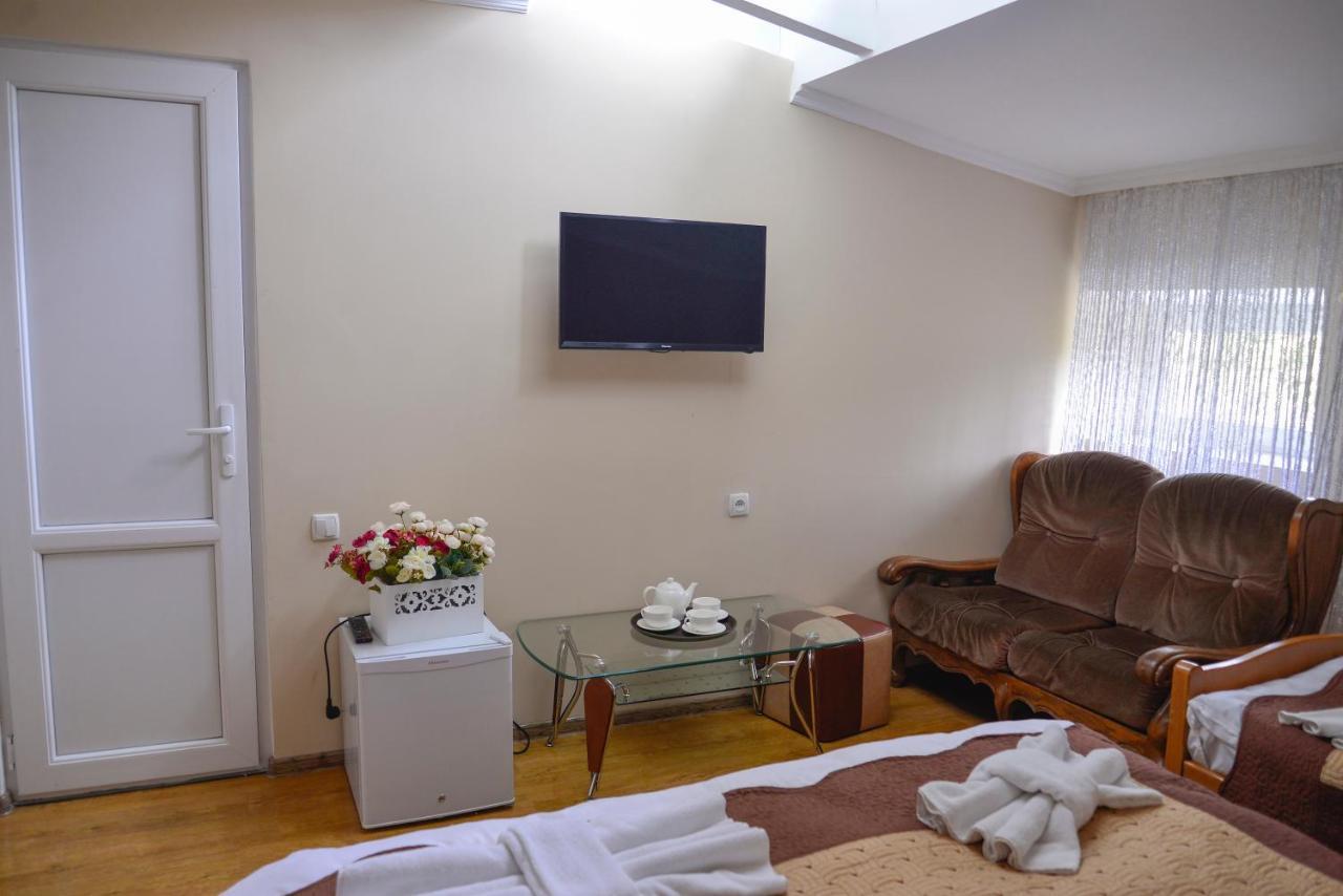 Hotel Victoria Borjomi Luaran gambar