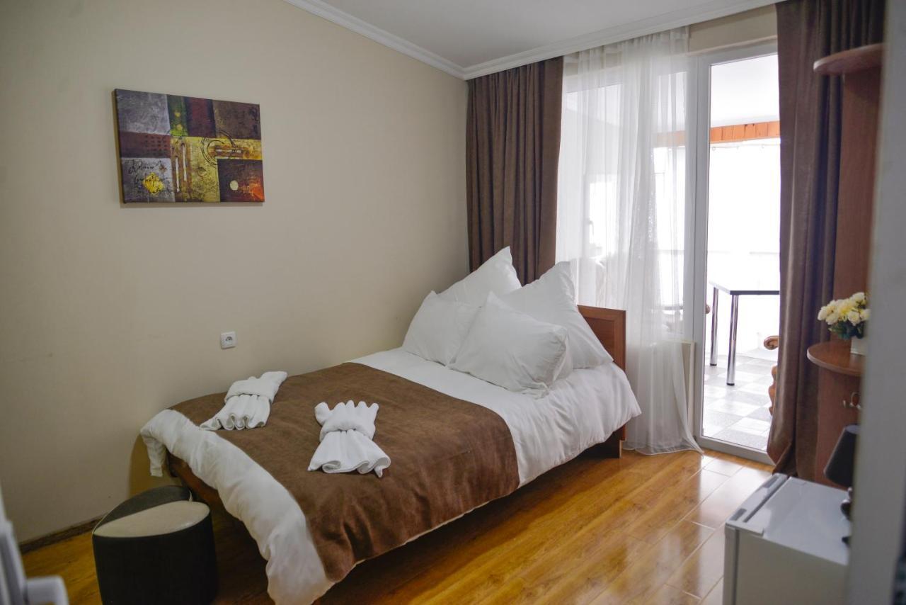 Hotel Victoria Borjomi Luaran gambar