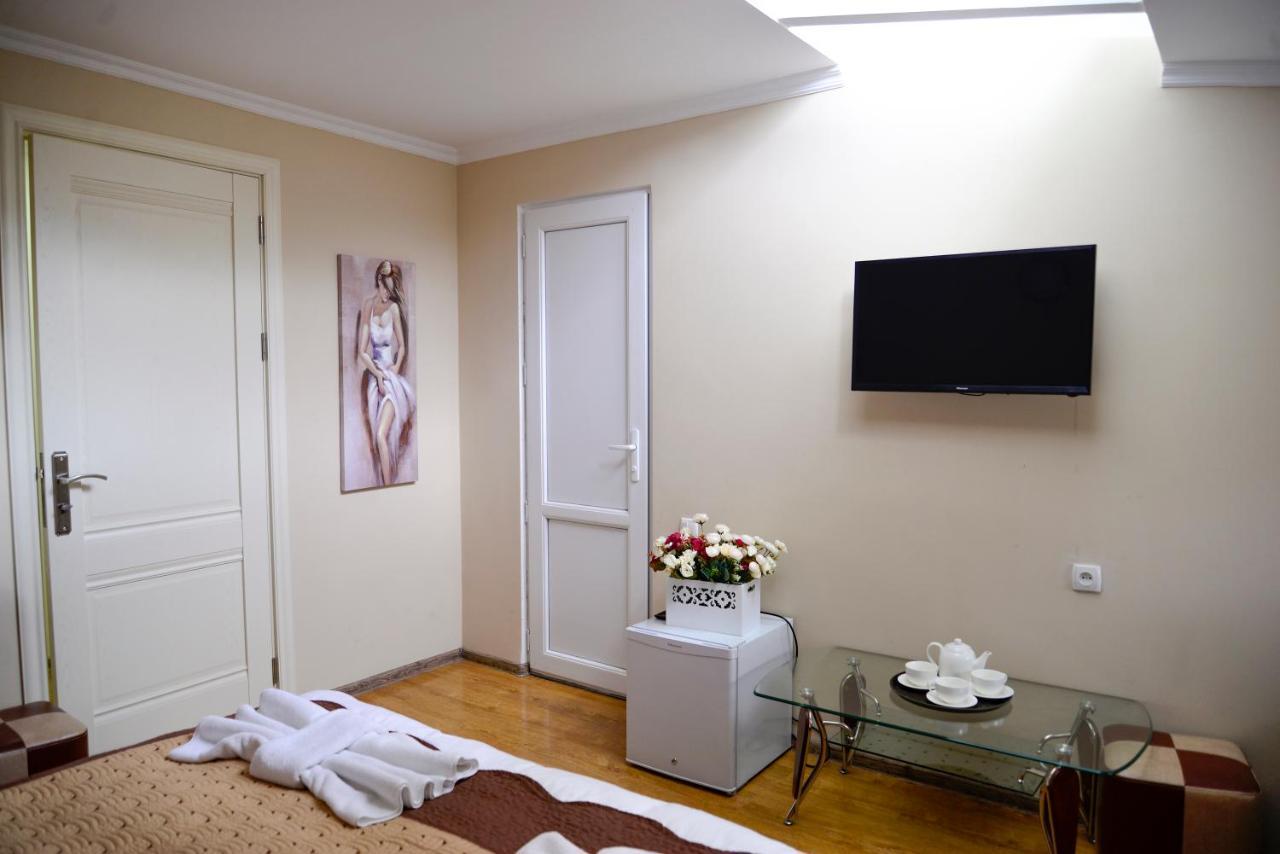Hotel Victoria Borjomi Luaran gambar