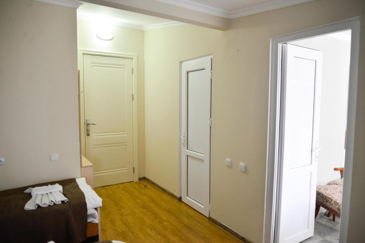 Hotel Victoria Borjomi Luaran gambar