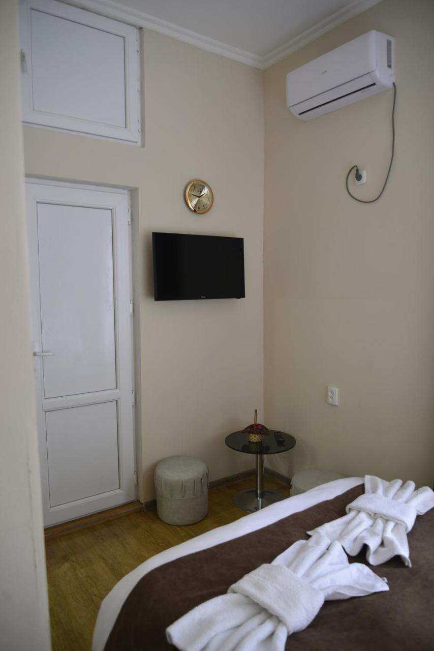 Hotel Victoria Borjomi Luaran gambar